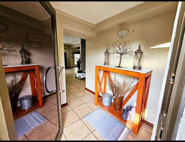 5 BEDROOM HOUSE FOR SALE IN VANDERBIJLPARK SW 5